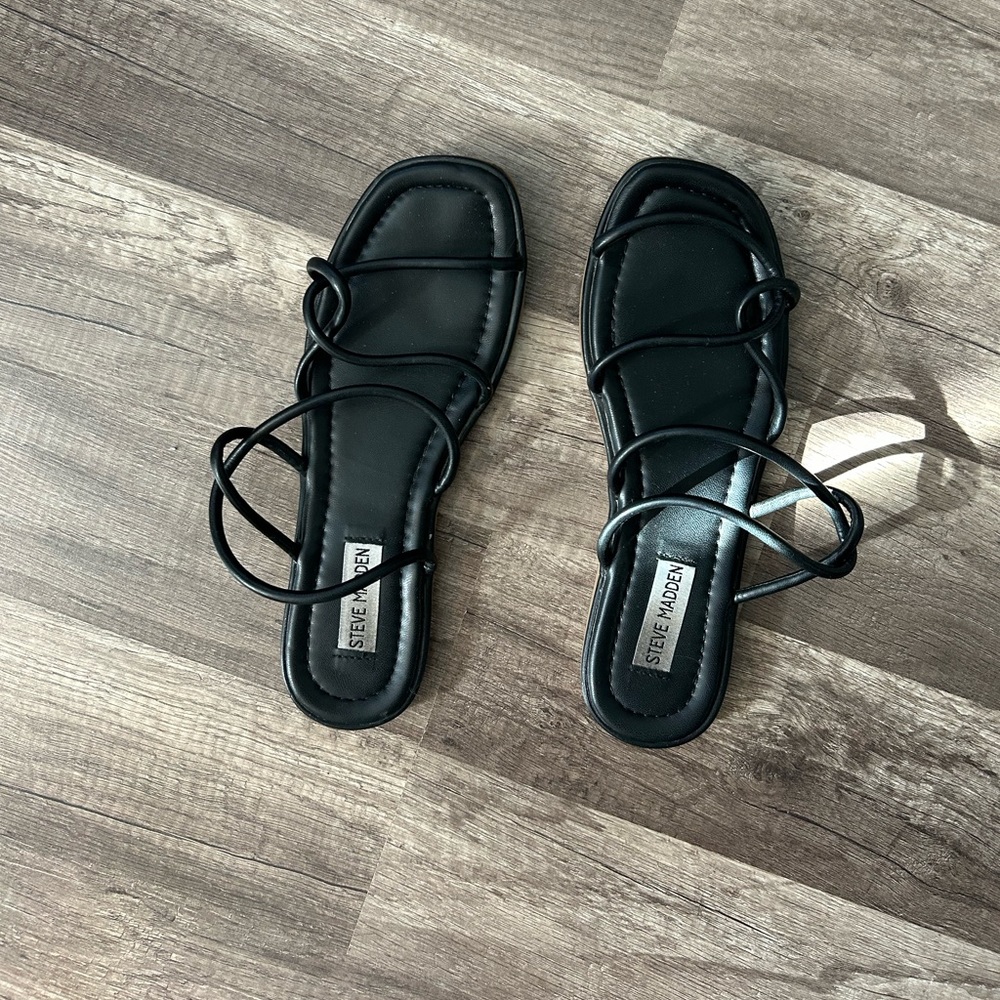 Steve Madden 🖤 Beautiful Chic Sandal Tube Strappy Style Travel Faux Leather